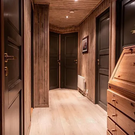 In Hodlekve With 5 Bedrooms & Hot Tub. Semesterbostad *