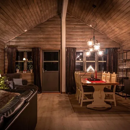 In Hodlekve With 5 Bedrooms & Hot Tub. Semesterbostad *
