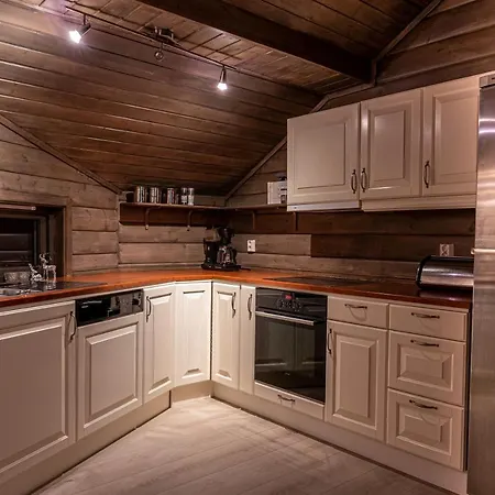 In Hodlekve With 5 Bedrooms & Hot Tub. Semesterbostad *