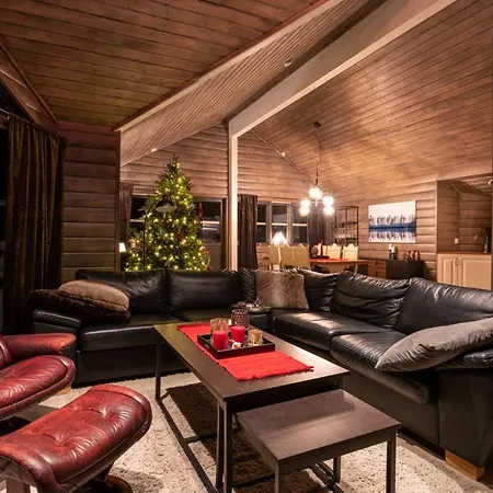 In Hodlekve With 5 Bedrooms & Hot Tub.