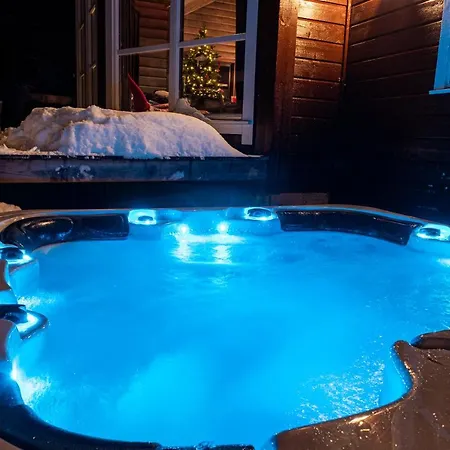 In Hodlekve With 5 Bedrooms & Hot Tub. سوغندال