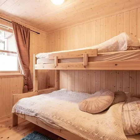 In Hodlekve With 5 Bedrooms & Hot Tub. بيت للعطل سوغندال