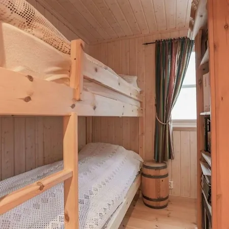 In Hodlekve With 5 Bedrooms & Hot Tub.