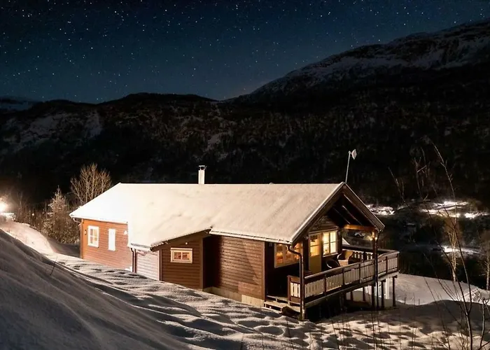In Hodlekve With 5 Bedrooms & Hot Tub. Hébergement de vacances *