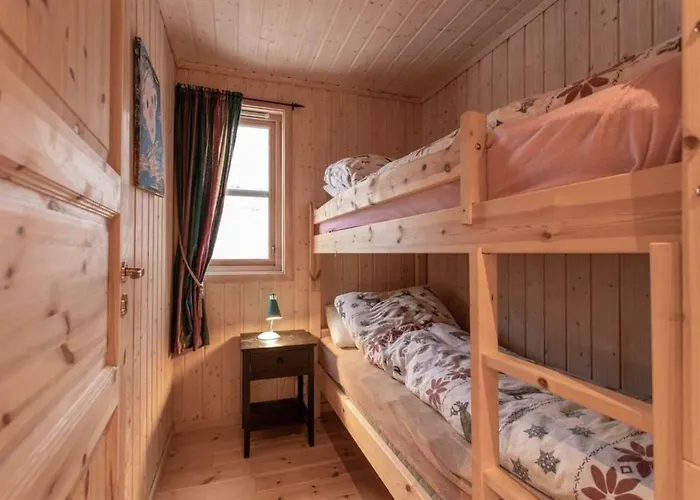 Ferienhaus In Hodlekve With 5 Bedrooms & Hot Tub. Sogndal